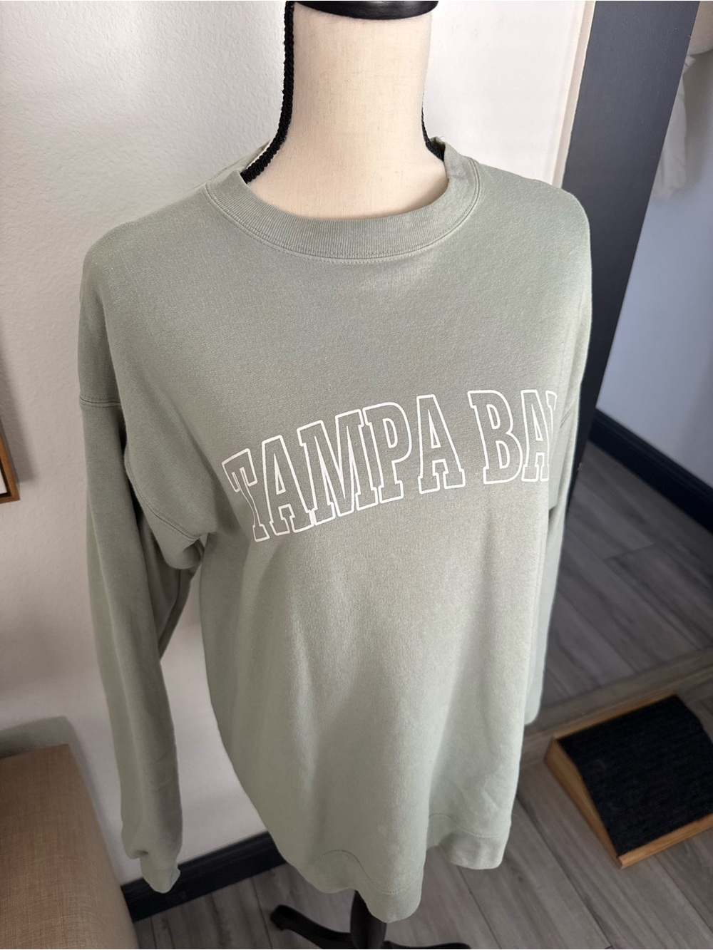 Tampa Bay Teal Sweatshirt Medium Cozy Graphic Crewneck Florida Pullover - Picture 2 of 7
